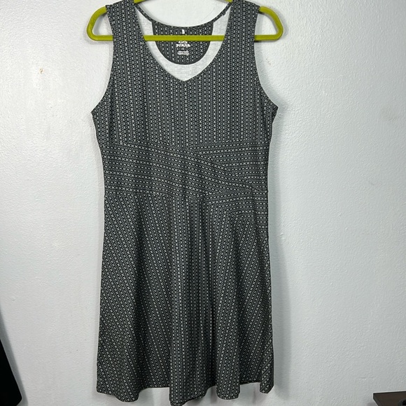 Prana Dresses & Skirts - Prana Gray & Black Print Fit and Flare V-Neck Dress Large